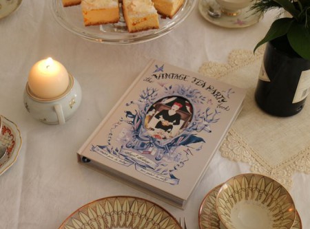 Ein wundervolles Buch - Vintage Tea Party von Angel Adoree